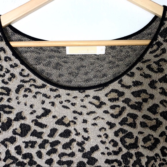 Leopard print sweater with gold accents - Picture 2 of 4
